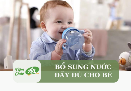 Bổ sung nước đầy đủ cho bé