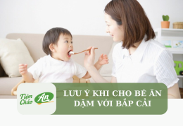 Lưu ý khi cho bé ăn dặm với bắp cải