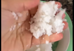 Vì sao cháo để tủ đông bị tách nước, xốp bở khi rã đông? Nguyên nhân & cách khắc phục